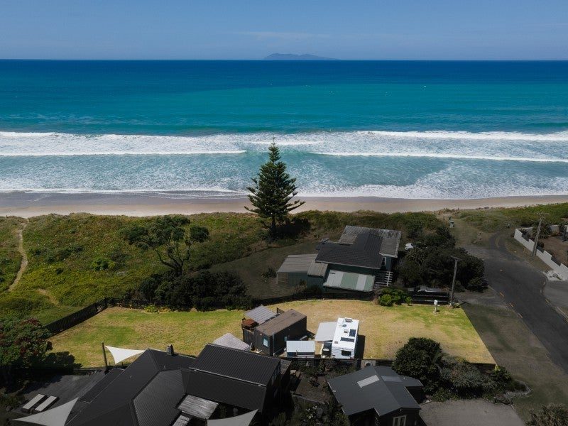 The 809sqm section from above, the beach just past the dune